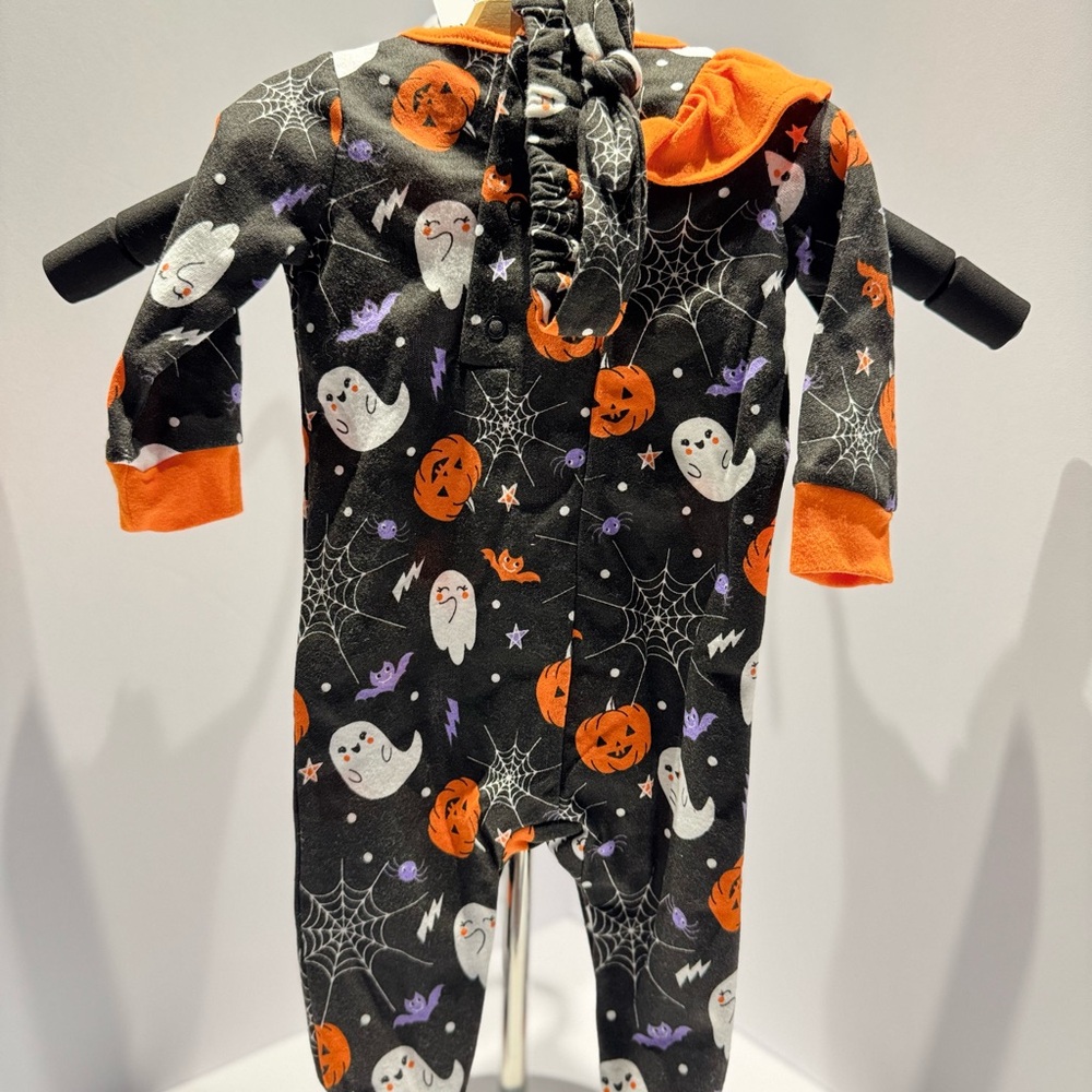 NWT Halloween Baby Sleep & Play Set – Ghosts, Pumpkins & Spiderwebs – 0–3M